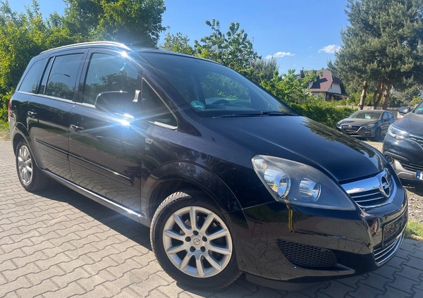 Opel Zafira cena 21900 przebieg: 227000, rok produkcji 2010 z Łuków małe 631
